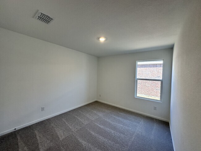 Building Photo - 1613 Elliott Rd