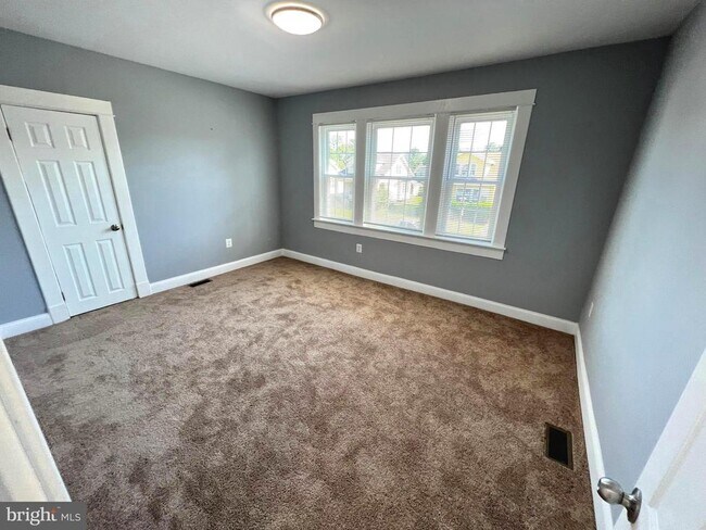 Building Photo - 3119 Harview Ave
