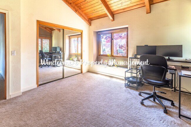 Building Photo - Peaceful and bright 3 bed in Kingston, walk to ferry, with Dry Sauna!
