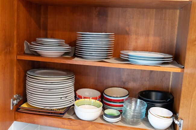 Building Photo - 6836 S Land Park Dr