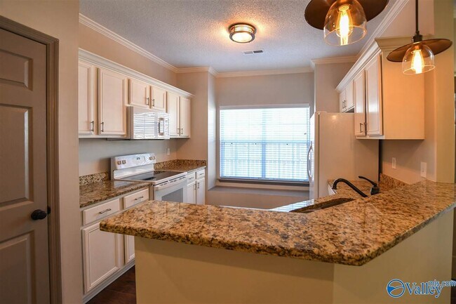 Building Photo - 101 Bridle Trce Ln