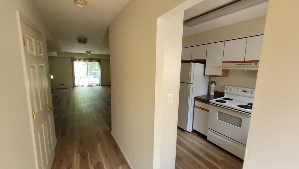 Looking from Entry into Living area - 516 Welsh Rd