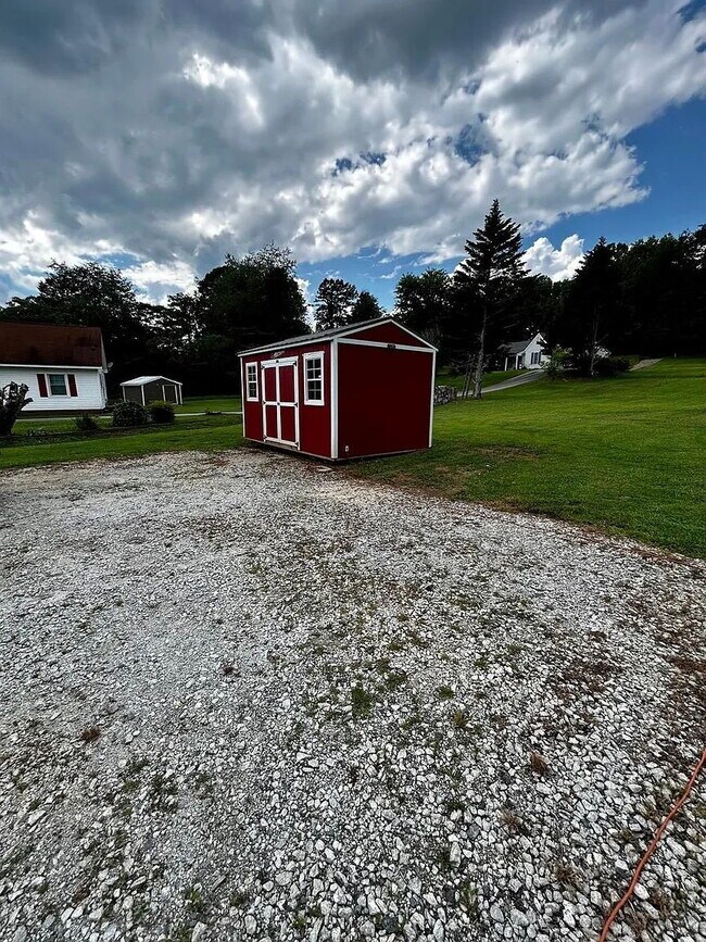 Building Photo - 2 Bedroom Home Outside Walhalla City Limits