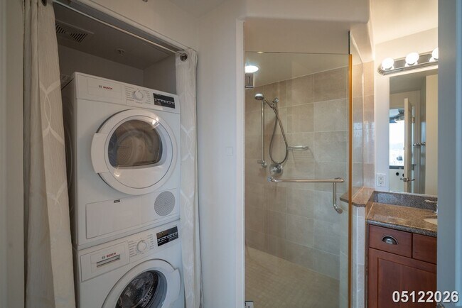 Building Photo - The Windsor, 1bd, 1.5ba, 1prking, Must See, Avail today!