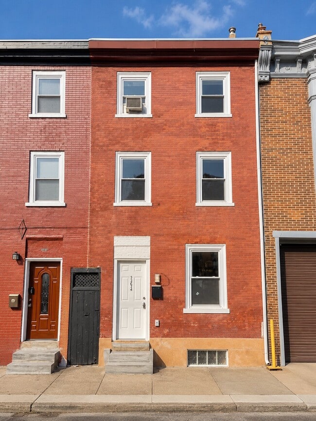 Building Photo - 1212 N Randolph St