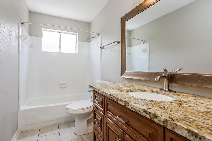 Building Photo - 2613 Orion Dr