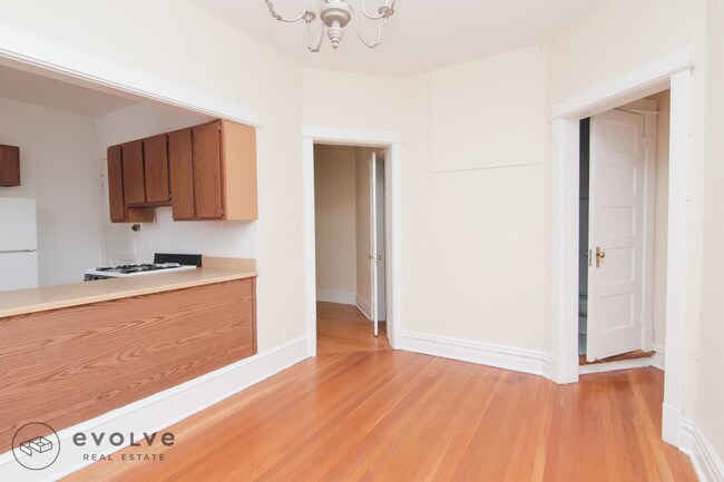 Building Photo - 428 W Belden Ave