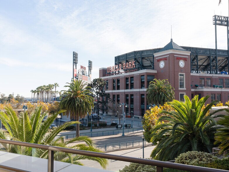 Building Photo - 88 King St