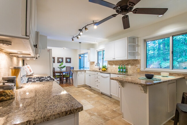 Building Photo - 1541 Sagamore Dr NE