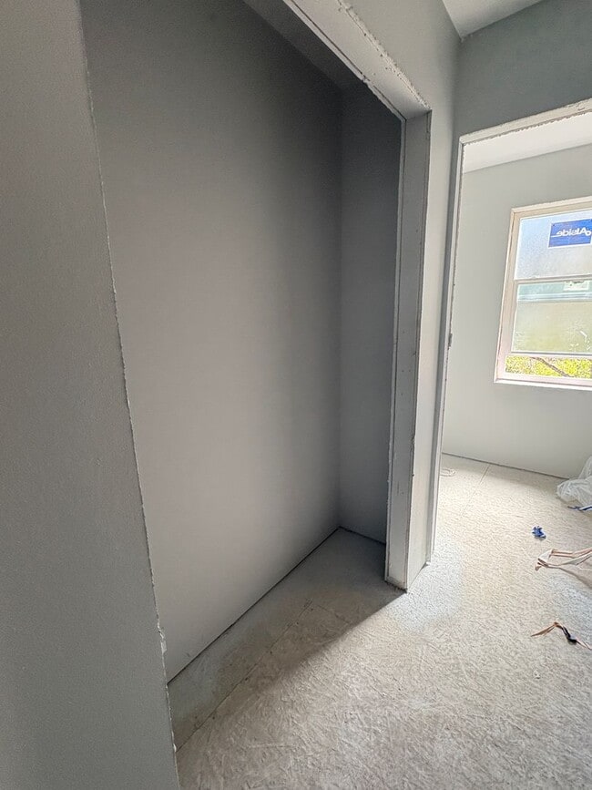 Building Photo - Brand New - Big 5 bedroom House