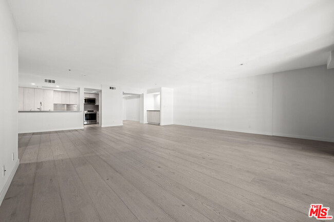 Building Photo - 10660 Wilshire Blvd