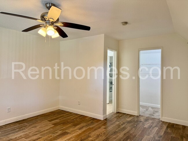 Building Photo - 7425 Charmant Dr