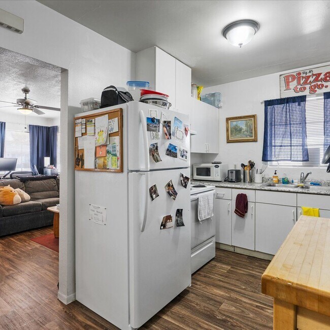 Building Photo - 449 N Drew St E