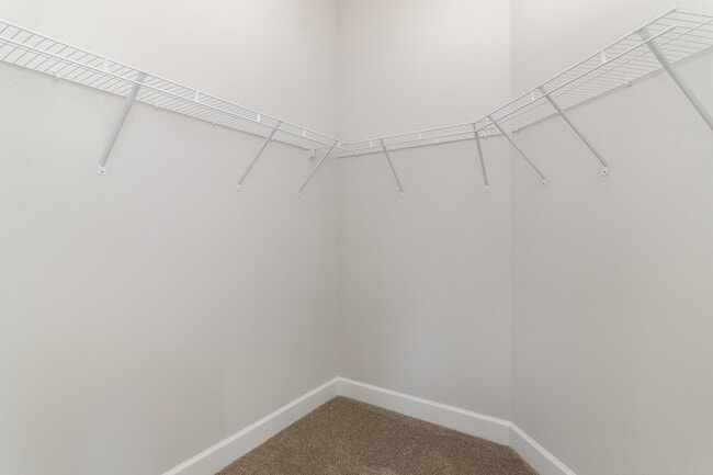 Building Photo - 1844 Middlebury Dr SE