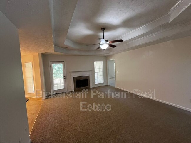 Building Photo - 20 Redwood Dr