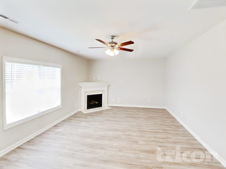 Building Photo - 904 Redland Dr