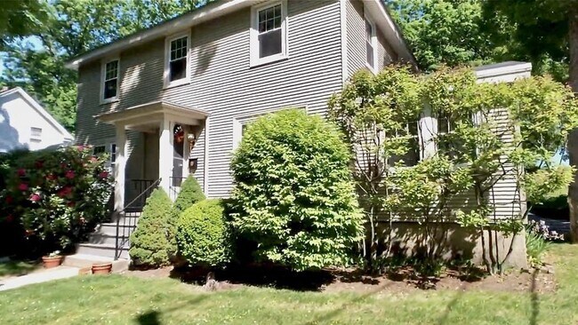 Building Photo - 8 Dunedin Rd