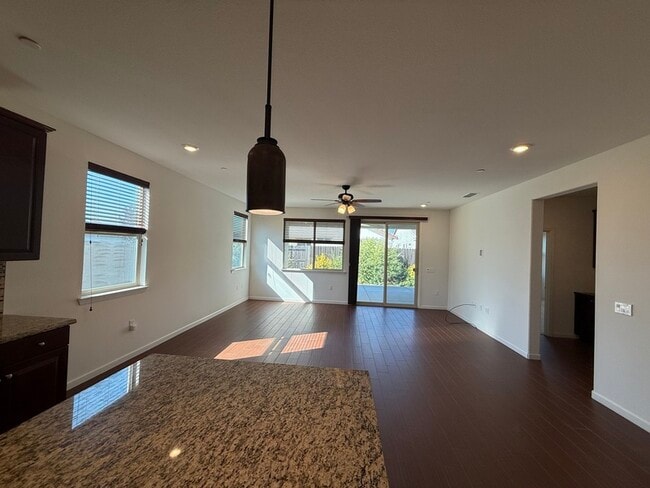 Building Photo - 7428 Bch Pne Wy