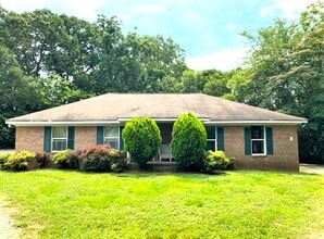 Building Photo - Downtown Cornelius! Minutes from Lake Norman! NEW HVAC!  2 Bedroom, DUPLEX!