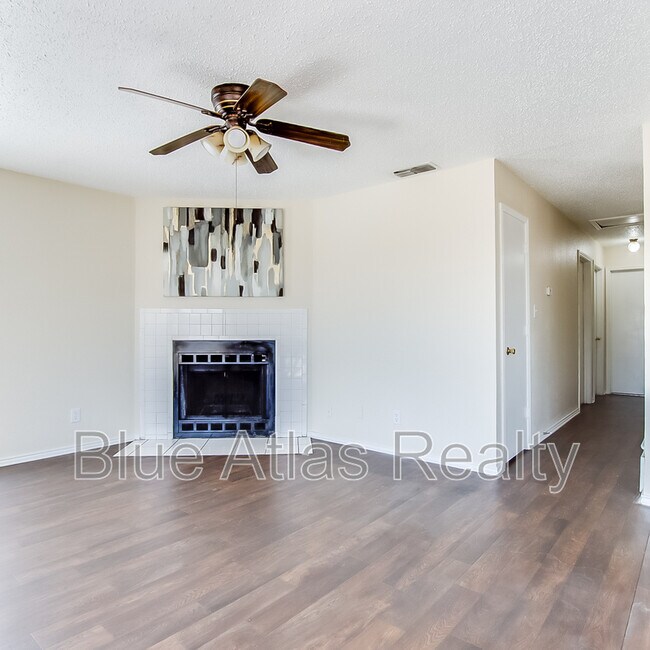 Building Photo - 8133 Foxfire Ln