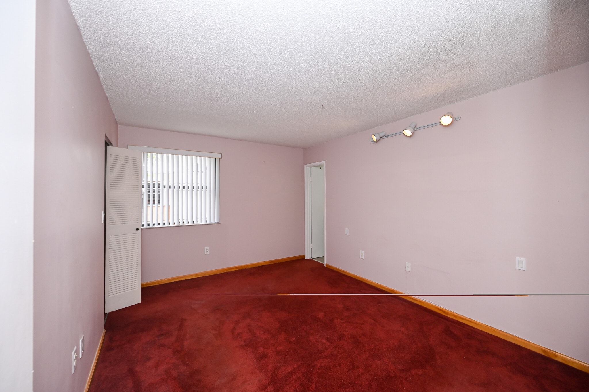 Master Bedroom - 445 W Park Dr