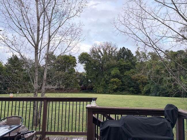 Building Photo - 4 Bedroom! Walk to Jim Warren Park, Frankl...