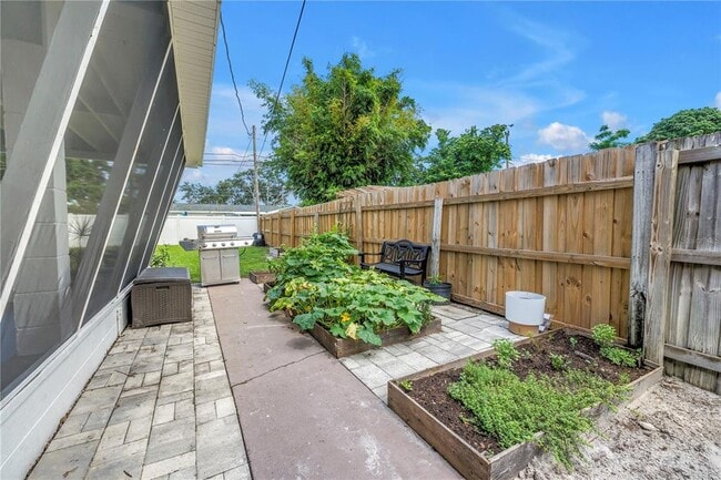 Building Photo - 2421 Covina Way S