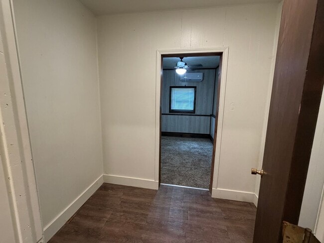 Building Photo - 475972 E 740 Rd