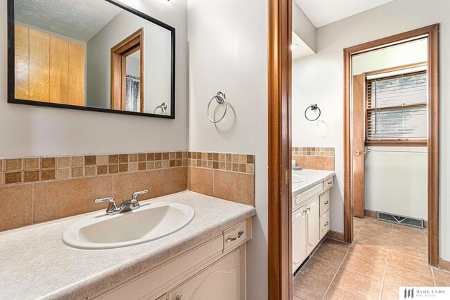 Building Photo - 7208 Pine Dr