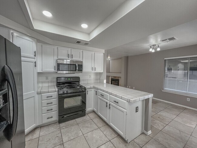 Building Photo - Spacious 4-Bedroom Home in Prime Green Val...