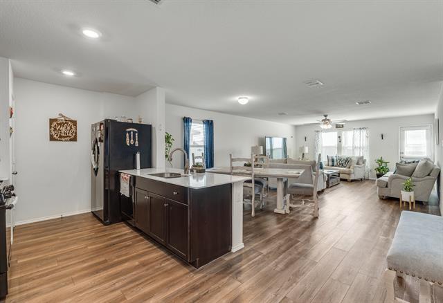 Building Photo - 461 Falling Star Dr