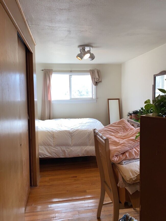 Building Photo - 1127 W Mulberry St