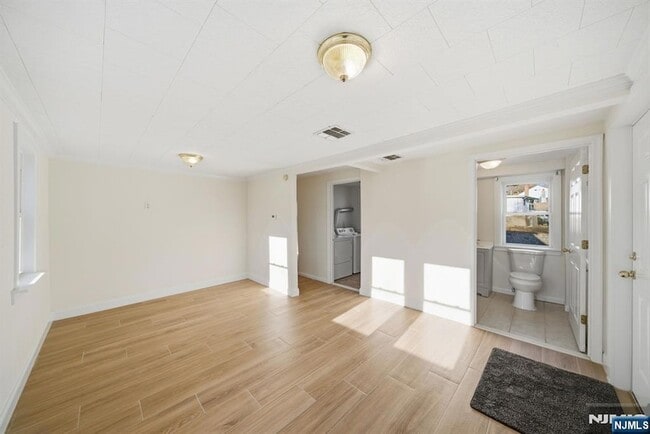 Building Photo - 75 Lakeview Terrace