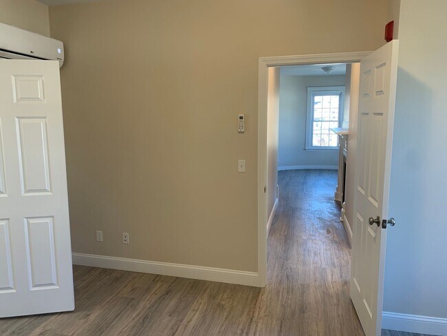 Building Photo - 129 Kenoza Ave
