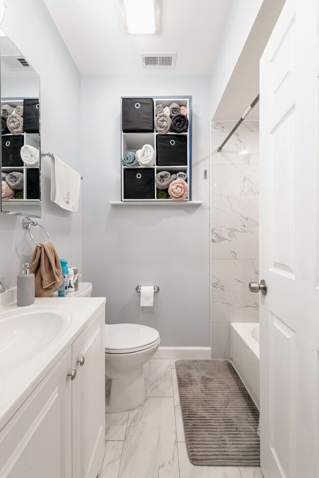 Building Photo - 7331 N Honore St