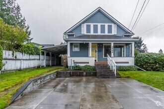 Building Photo - Charming Tacoma Craftsman!