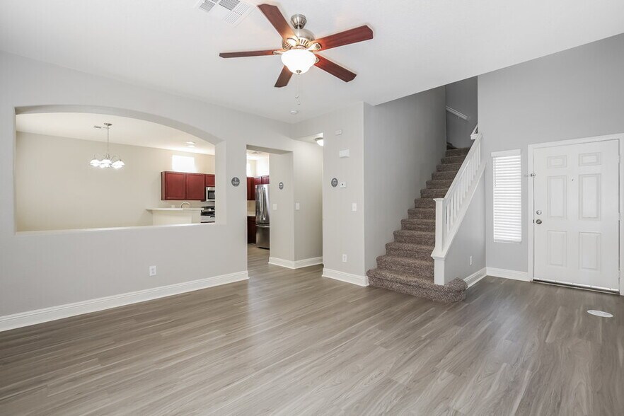 Building Photo - 6108 Soft Springs St