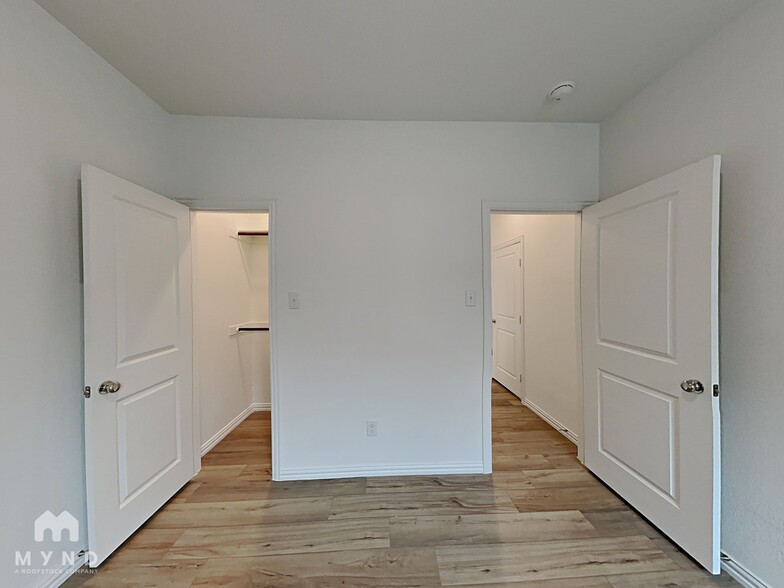 Building Photo - 7900 Green Heron Dr