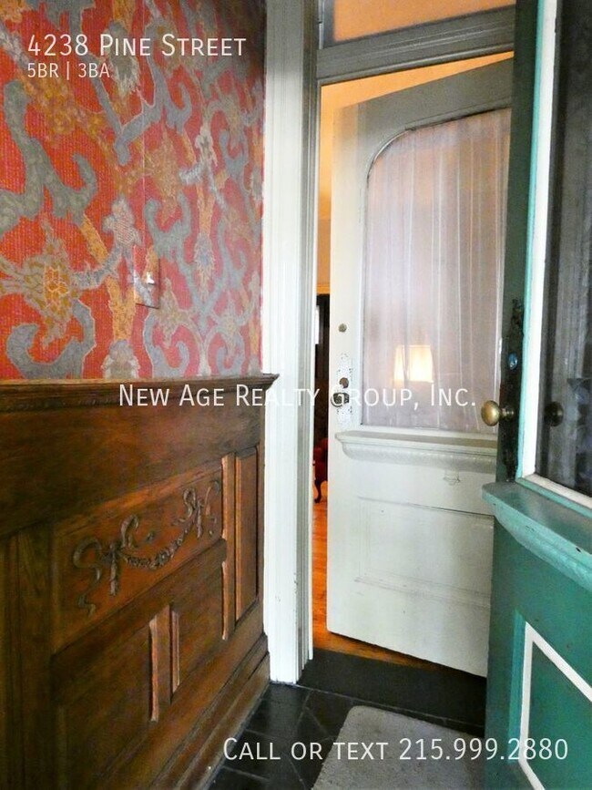 Building Photo - 4238 Pine St