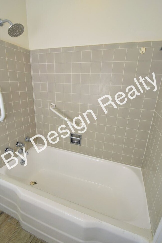 Building Photo - Hedrick Acreage 2 Bed 1 Bath Mid Century Bungalow with Modern Remodel