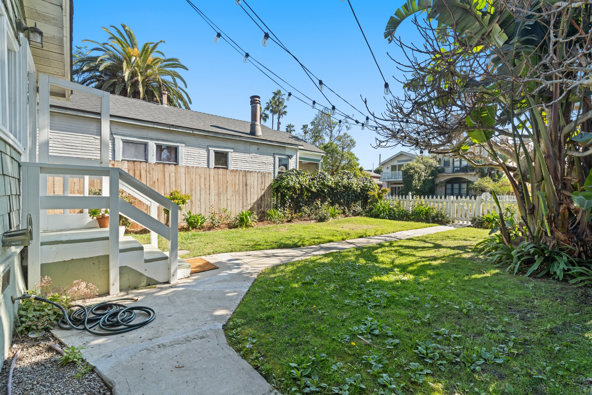 Building Photo - 439 Howland Canal