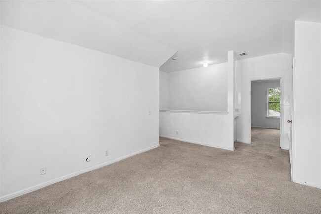Building Photo - 176 Oak River Dr
