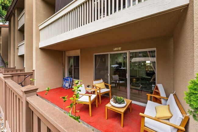 Building Photo - Beautiful 2BD/2BA Condo in Prime Pacific Beach Location!