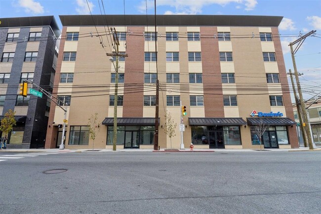 Building Photo - 311-315 W SIDE Ave