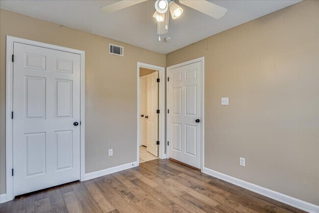Building Photo - 140 Grove Landing Ct
