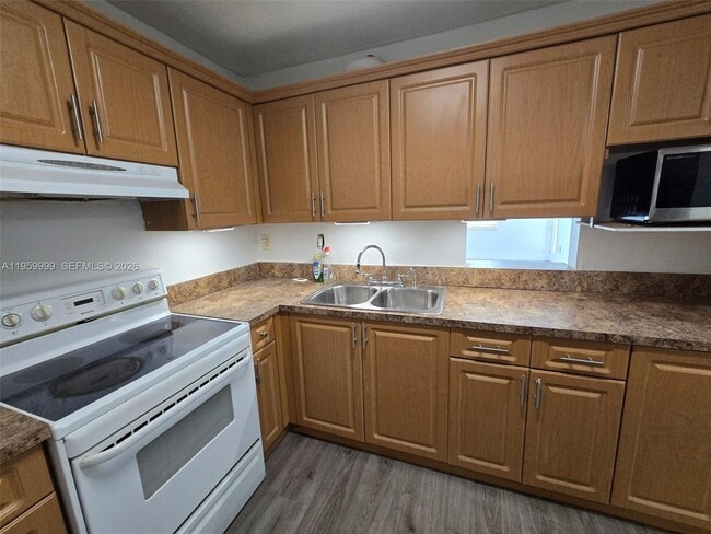 Building Photo - 5755 W 20th Ave