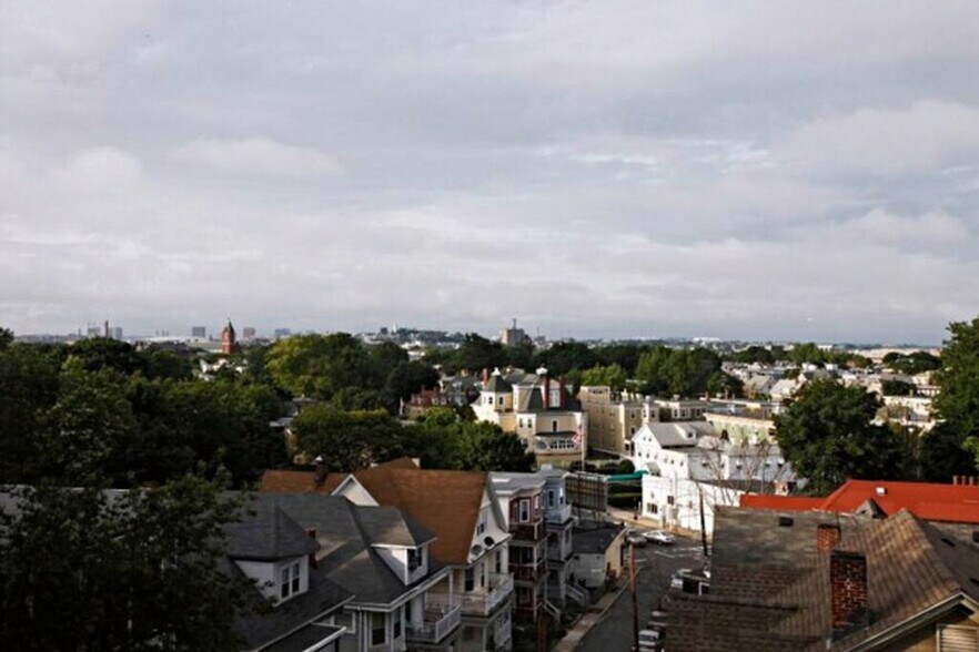 Building Photo - 14 Peverell St