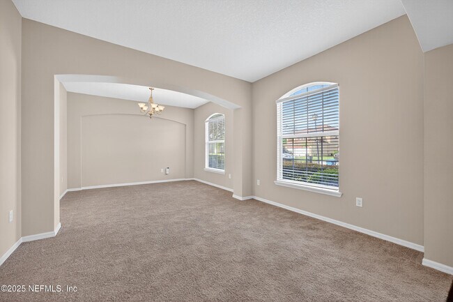 Building Photo - 13725 Devan Lee Dr N