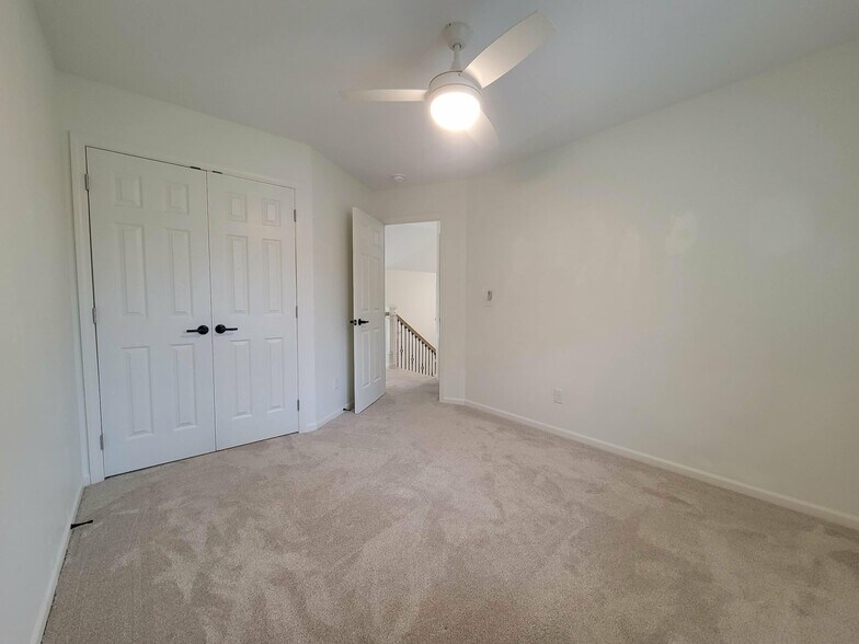 Building Photo - 1532 SE Silkwood Ln