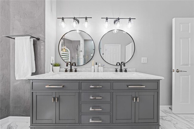 Building Photo - 7770 Glynde Hill Dr